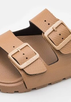 Boss Surfley Dmpr Unisex - Pantoffels - Medium Beige 11 Boss Surfley Dmpr Unisex - Pantoffels - Medium Beige -Boss 1b52cdb1a8a14680aa59078d15e90aa1