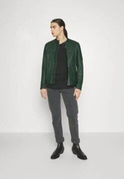 Boss -Boss 3e1be3e3a86644758b37a8dce7b3f79b