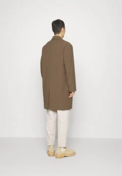 Boss Ceiro - Mantel - Open Green -Boss 8254fd4c7e2943b0bc85da965474cd7d