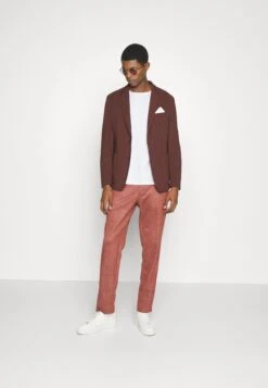 Boss -Boss d2e12d30fc6147869ce89a2fa7d32ba7